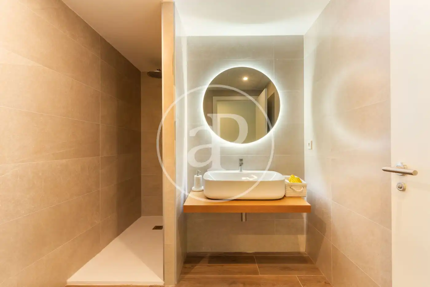 Baño de Piso en venta en Canals con Aire acondicionado, Calefacción y Jardín privado