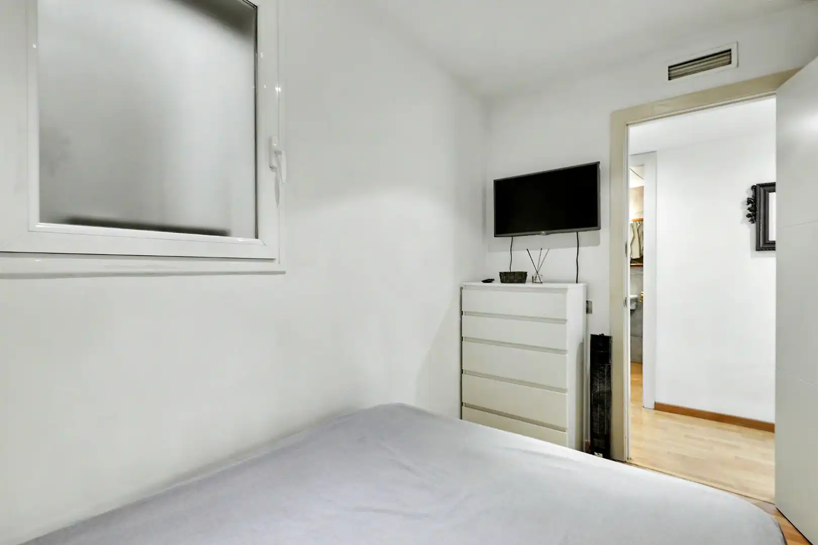 Bedroom of Flat for sale in Barcelona  with Air Conditioner, Heating and Parquet flooring