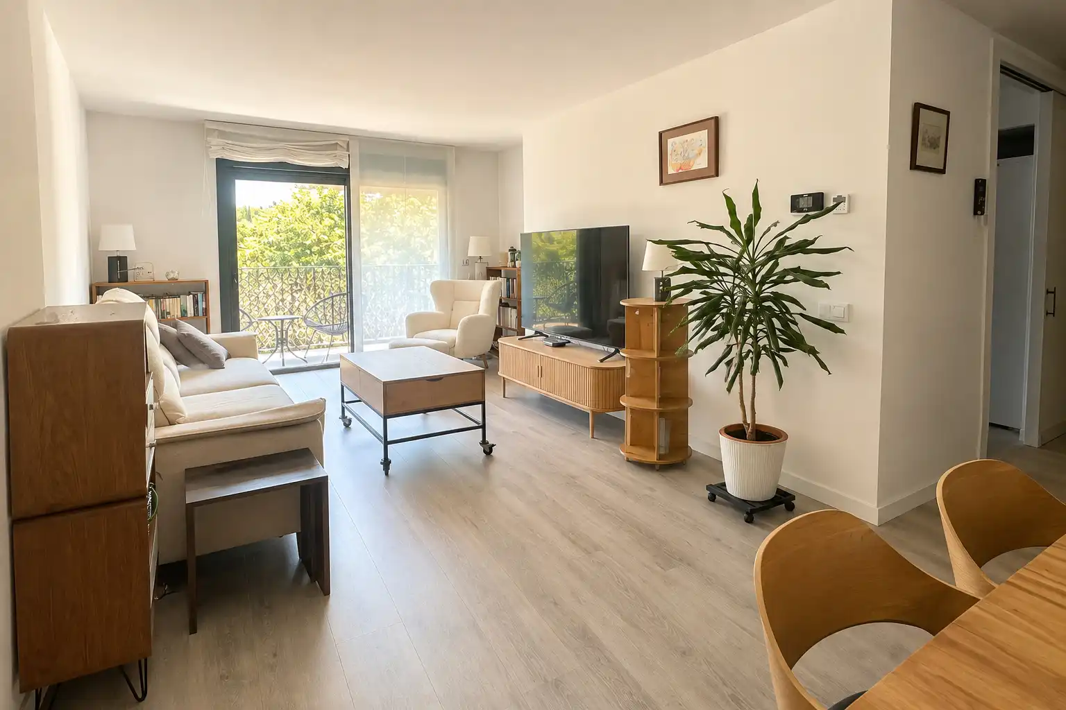 Living room of Flat for sale in Girona  with Air Conditioner, Heating and Parquet flooring