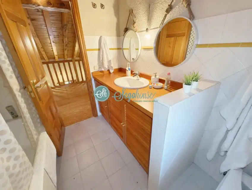 Baño de Casa o chalet en venta en Palazuelos de Eresma con Calefacción, Terraza y Amueblado