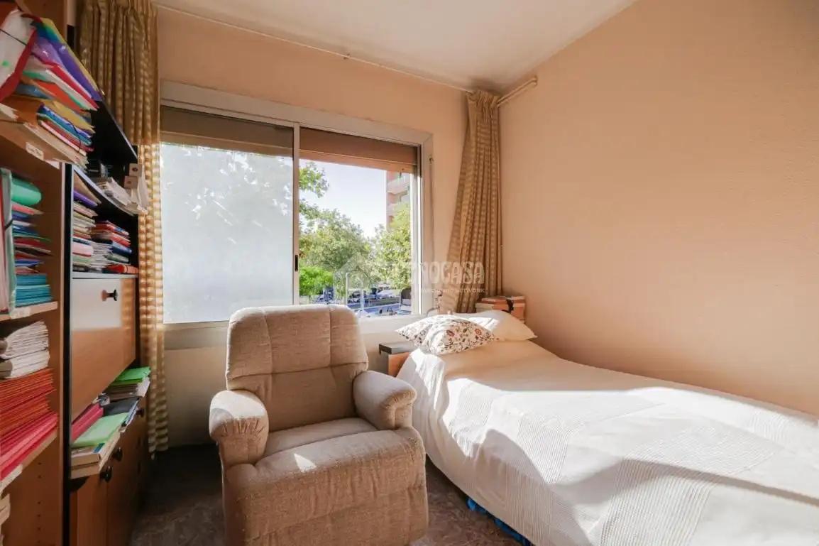 Habitación de Piso en venta en Barcelona con Balcón