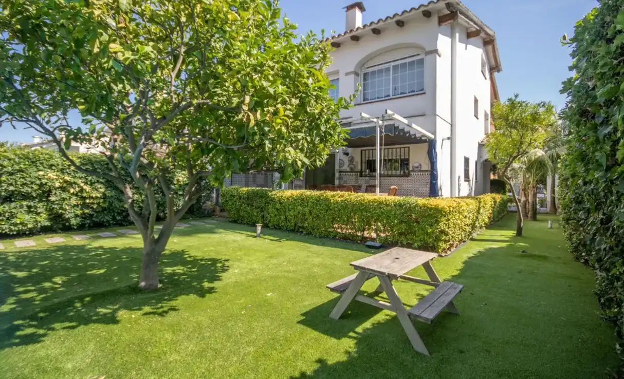 Maison avec jardin à vendre à Carrer Mestre Amadeu Vives, imagen 2