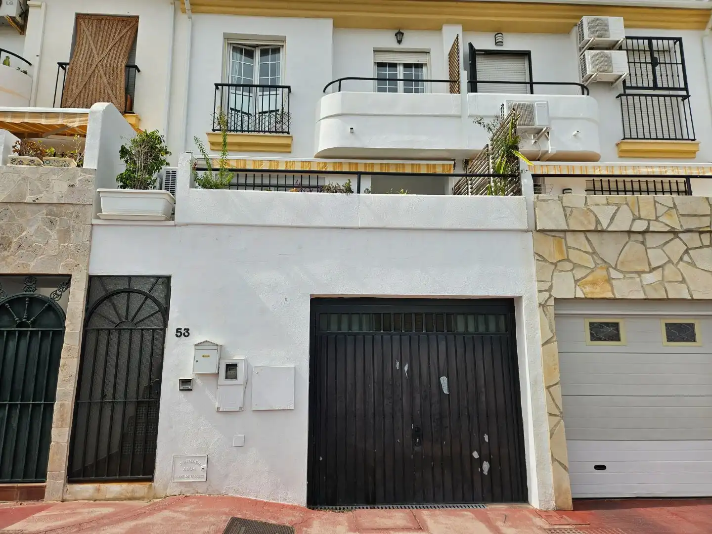 Adossat amb piscina en venda a Av. del Bierzo 53, imagen 3