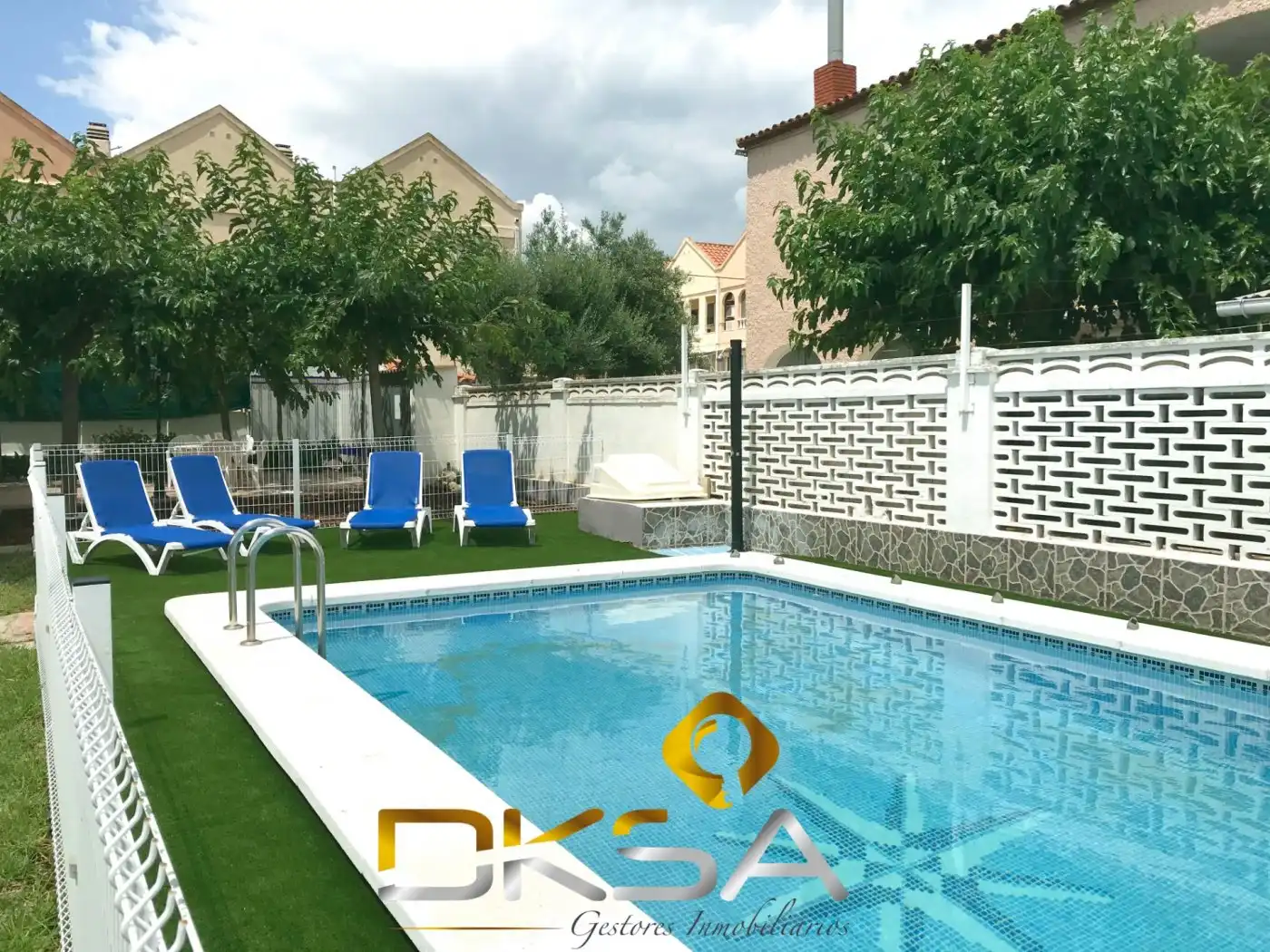 Piscina de Casa adosada en venda en Benicasim / Benicàssim amb Calefacció, Jardí privat i Terrassa