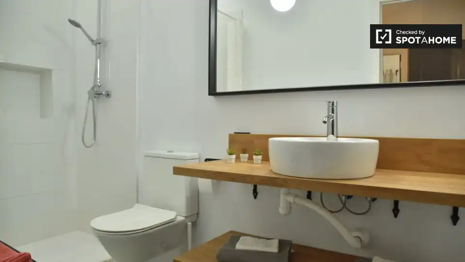 Baño de Piso de alquiler en Valencia con Aire acondicionado, Calefacción y Amueblado