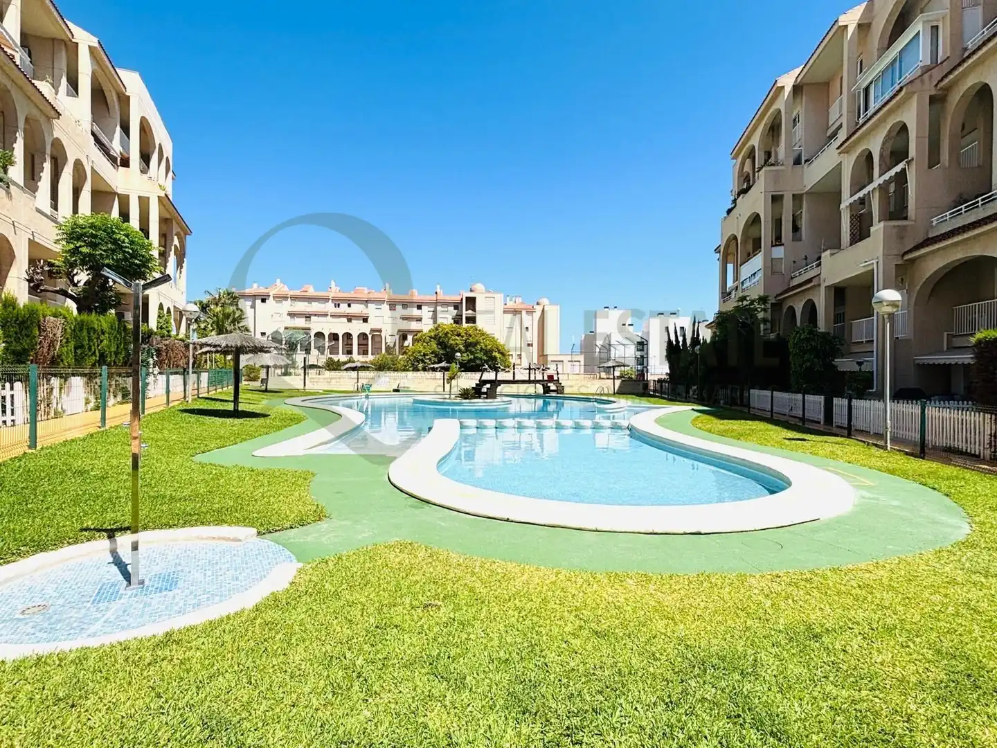 Piscina de Àtic en venda en El Campello amb Aire condicionat, Calefacció i Jardí privat