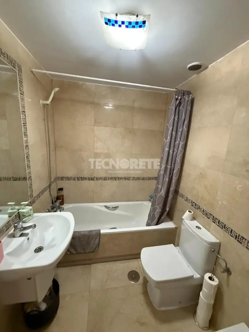 Bathroom of Flat for sale in Madrid  with Air Conditioner, Heating and Terrace