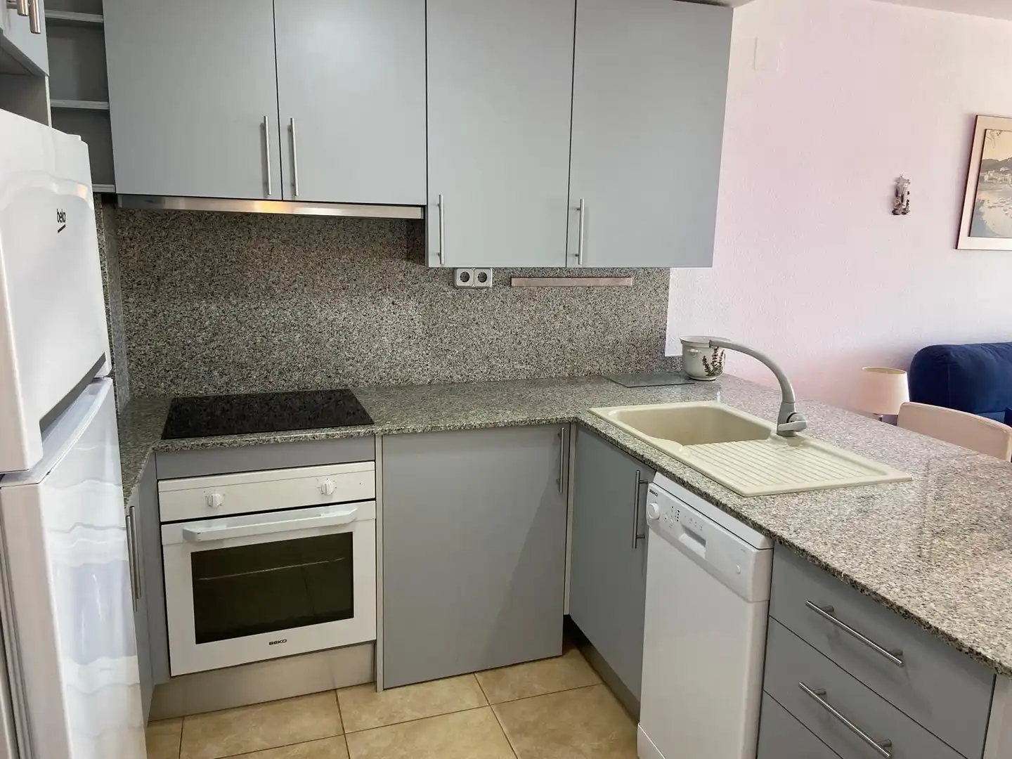 Cocina de Apartamento de alquiler en L'Escala