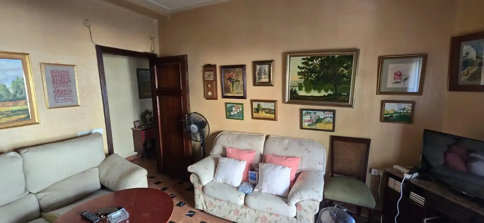 Living room of Flat for sale in Sevilla  with Air Conditioner, Terrace and Storage room