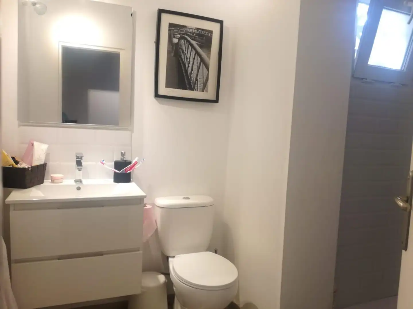 Bathroom of Apartments for rent in Torrevieja  with Air Conditioner, Furnished and Washing machine