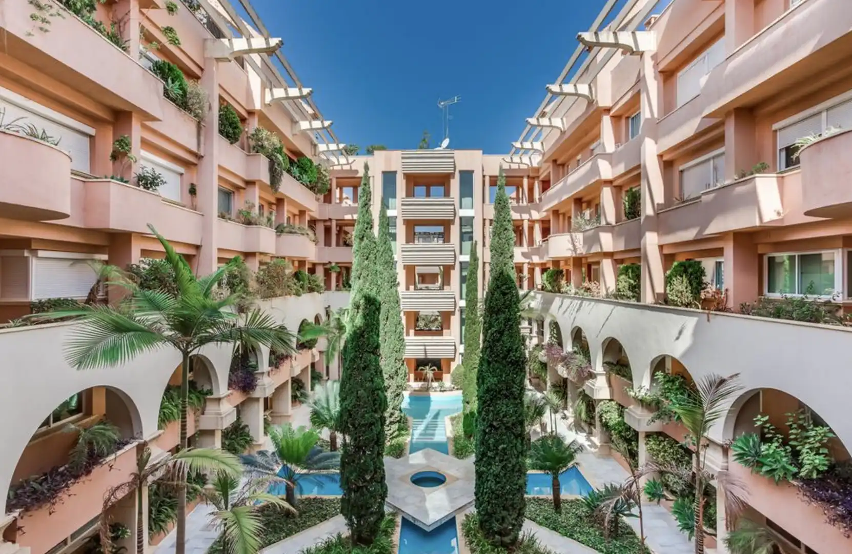 Vista exterior de Apartamento de alquiler en Marbella con Aire acondicionado, Calefacción y Terraza