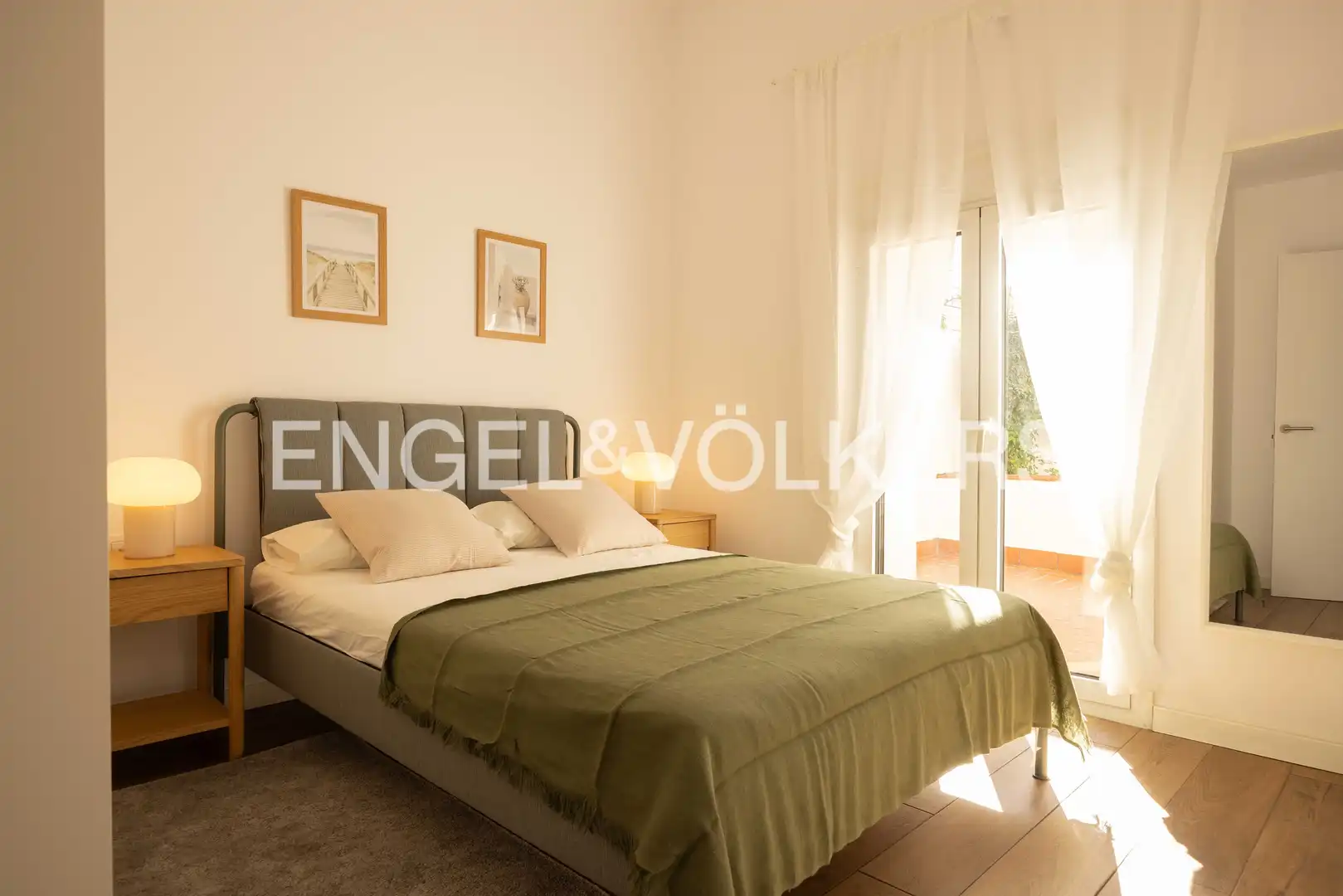 Schlafzimmer von Erdgeschoss zum Verkauf in Barcelona mit Klimaanlage, Heizung und Parkett