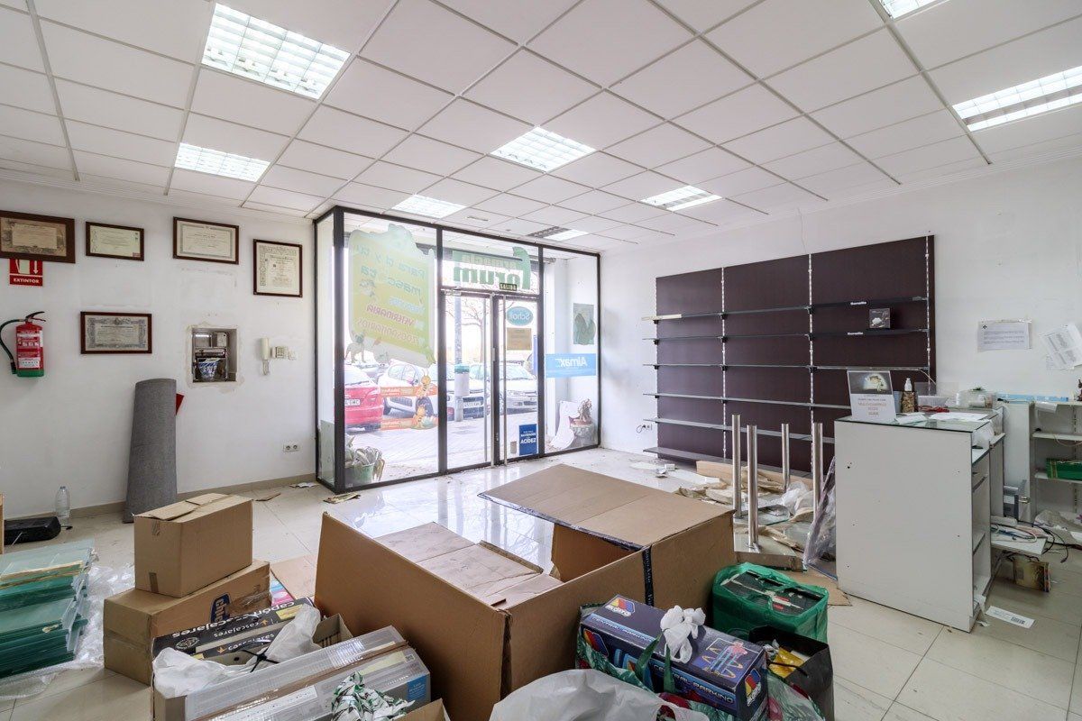 Premises for sale in  Granada Capital