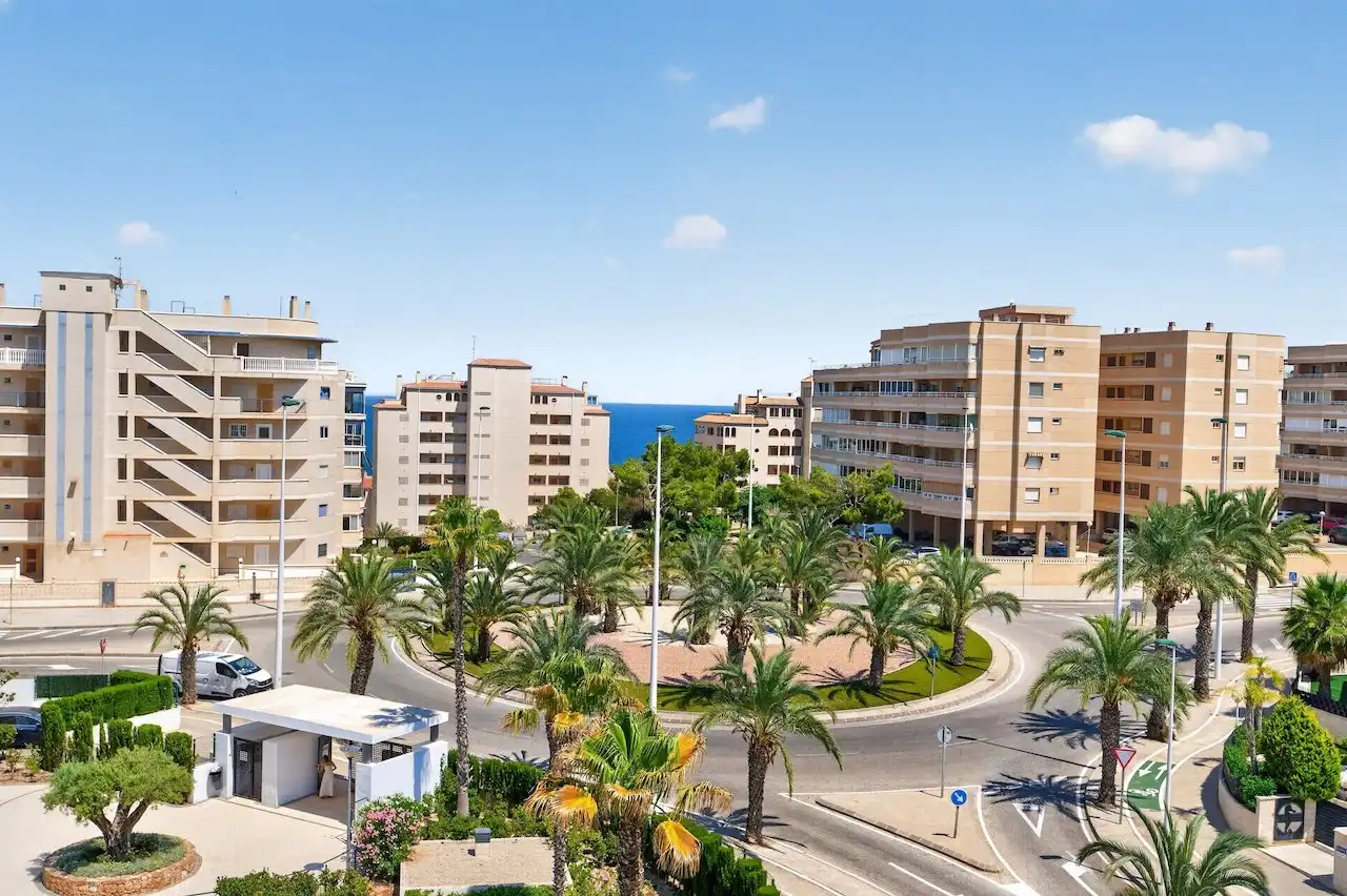 Vista exterior de Ático en venta en Elche / Elx con Aire acondicionado, Calefacción y Jardín privado