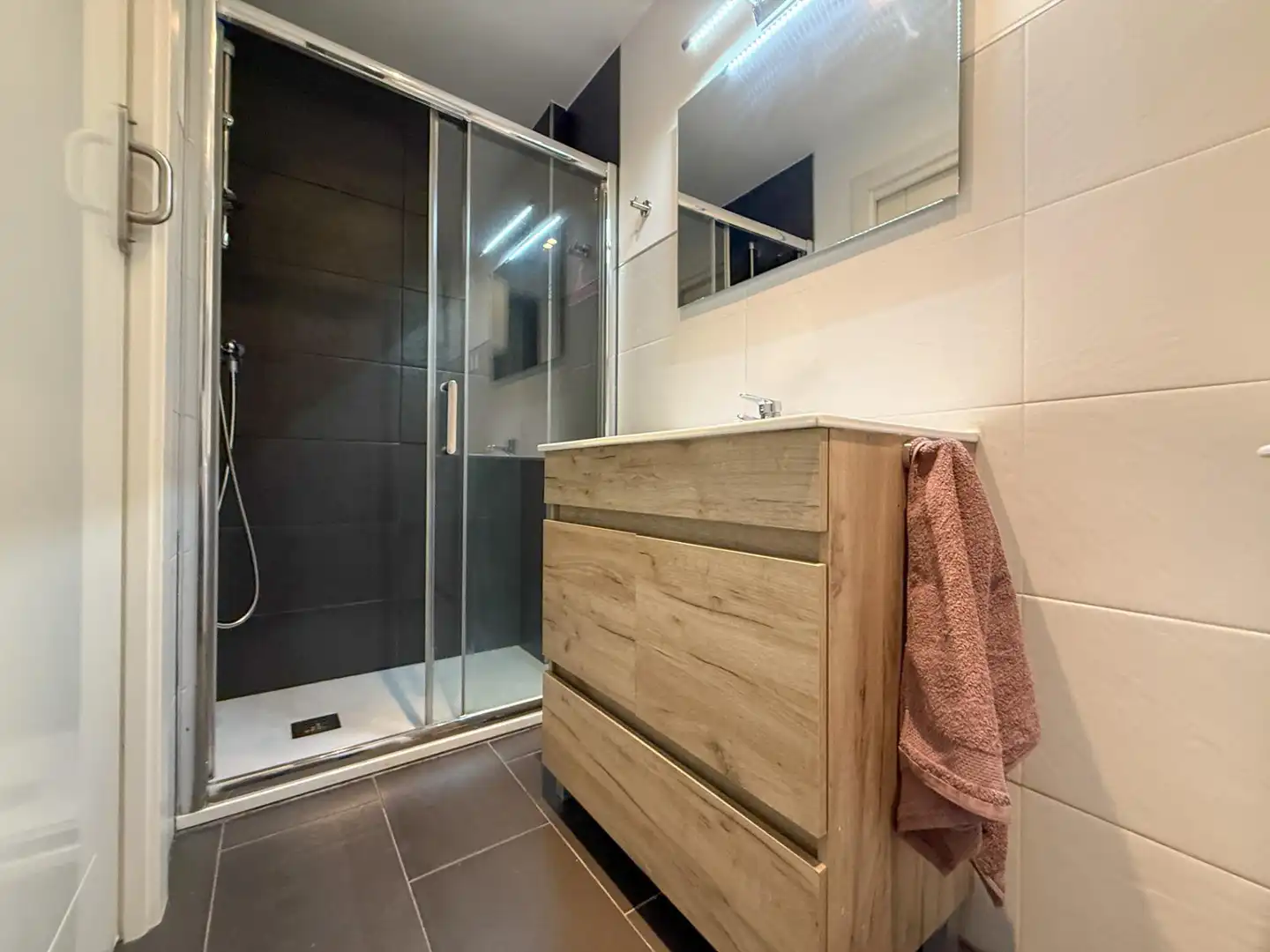 Baño de Estudio de alquiler en Madrid con Aire acondicionado, Calefacción y Amueblado