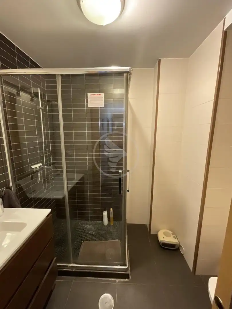Bany de Pis en venda en Linares amb Aire condicionat i Terrassa