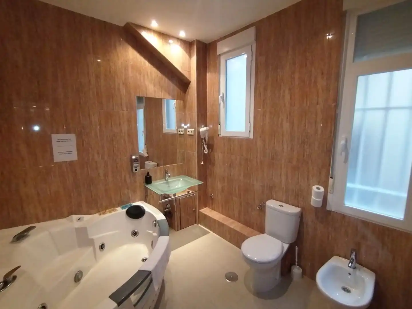 Bathroom of Flat for rent in Madrid  with Air Conditioner, Heating and Furnished