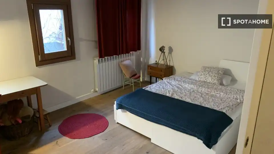 Dormitori de Apartament per a compartir en Sabadell amb Aire condicionat, Terrassa i Moblat