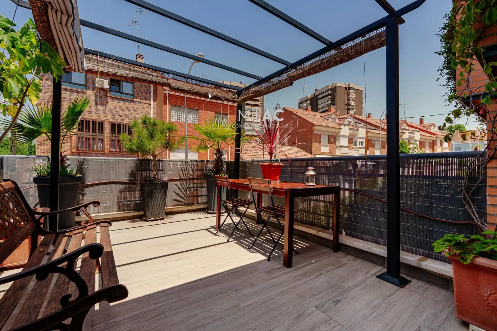 Terraza de Casa adosada en venta en Madrid con Aire acondicionado, Calefacción y Jardín privado