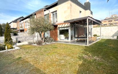 Exterior view of House or chalet for sale in Las Rozas de Madrid  with Air Conditioner, Heating and Private garden