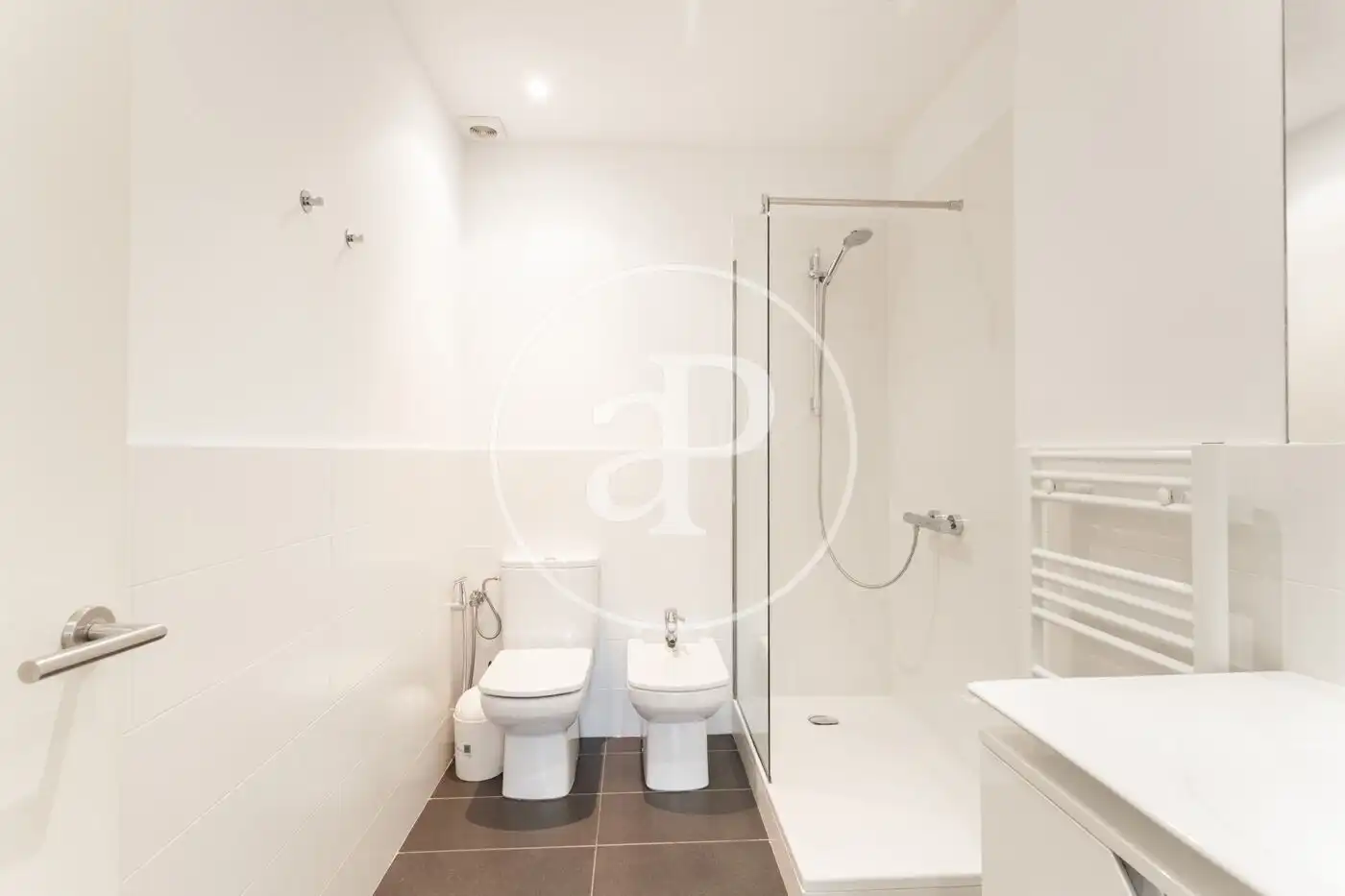 Badezimmer von Wohnung zur Miete in Barcelona mit Klimaanlage, Heizung und Möbliert