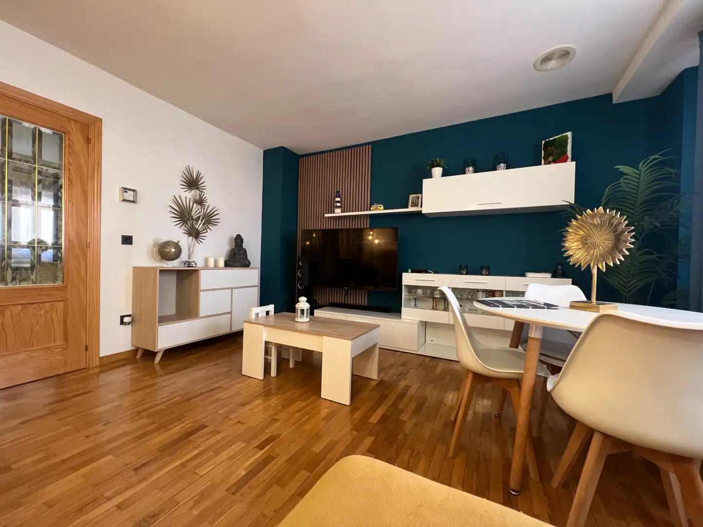 Sala d'estar de Pis en venda en Sabiñánigo amb Calefacció, Parquet i Terrassa