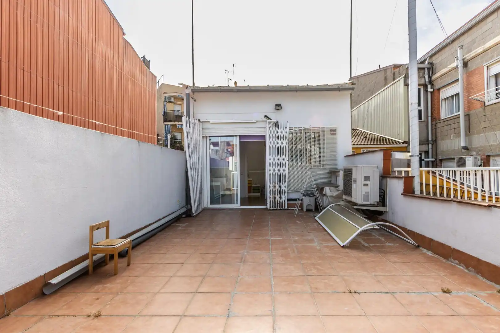 Vista exterior de Casa adosada en venda en Sabadell amb Aire condicionat, Calefacció i Jardí privat