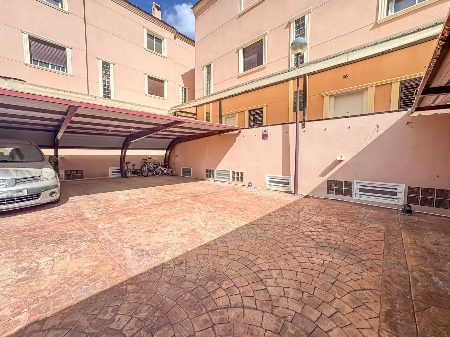 Parking de Dúplex de alquiler en Santa Pola con Terraza, Trastero y Piscina