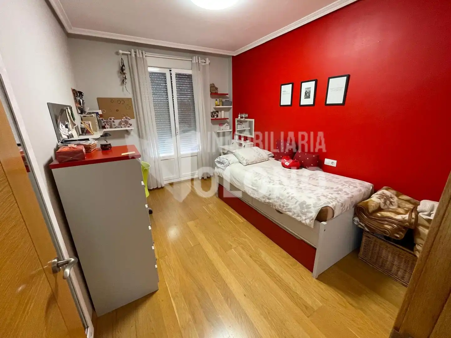 Dormitori de Casa adosada en venda en Alesanco amb Calefacció, Jardí privat i Parquet