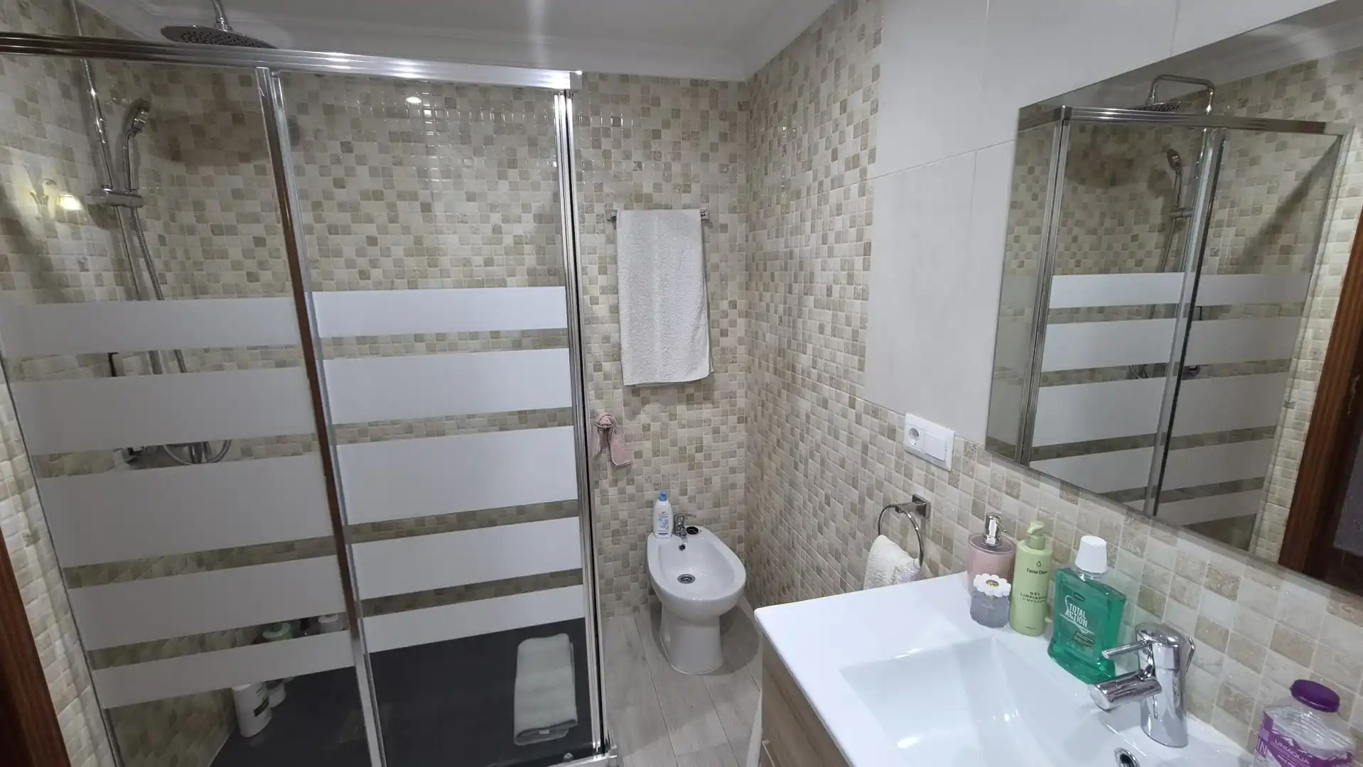 Bathroom of Ground floor for sale in Selwo