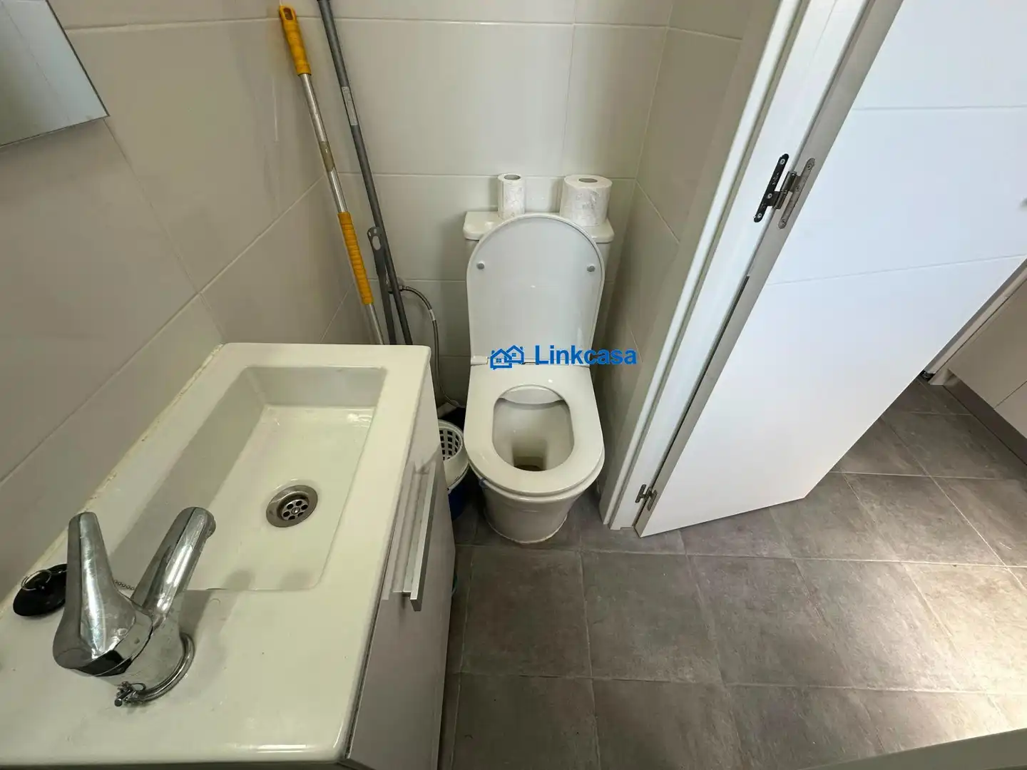 Bathroom of Flat for sale in Madrid  with Air Conditioner, Heating and Furnished