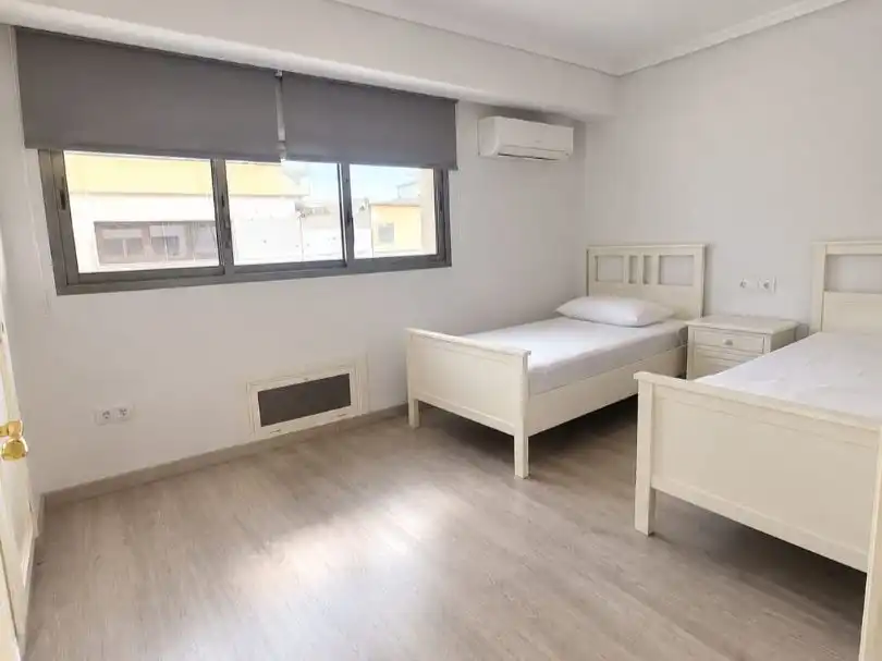 Habitación de Dúplex de alquiler en Algeciras con Aire acondicionado, Parquet y Amueblado