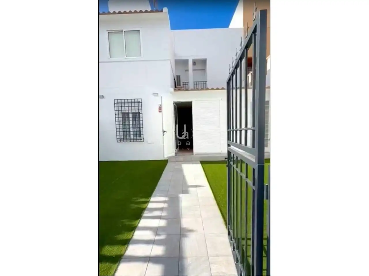 Adossat amb jardí en venda a Calle Costa Dorada