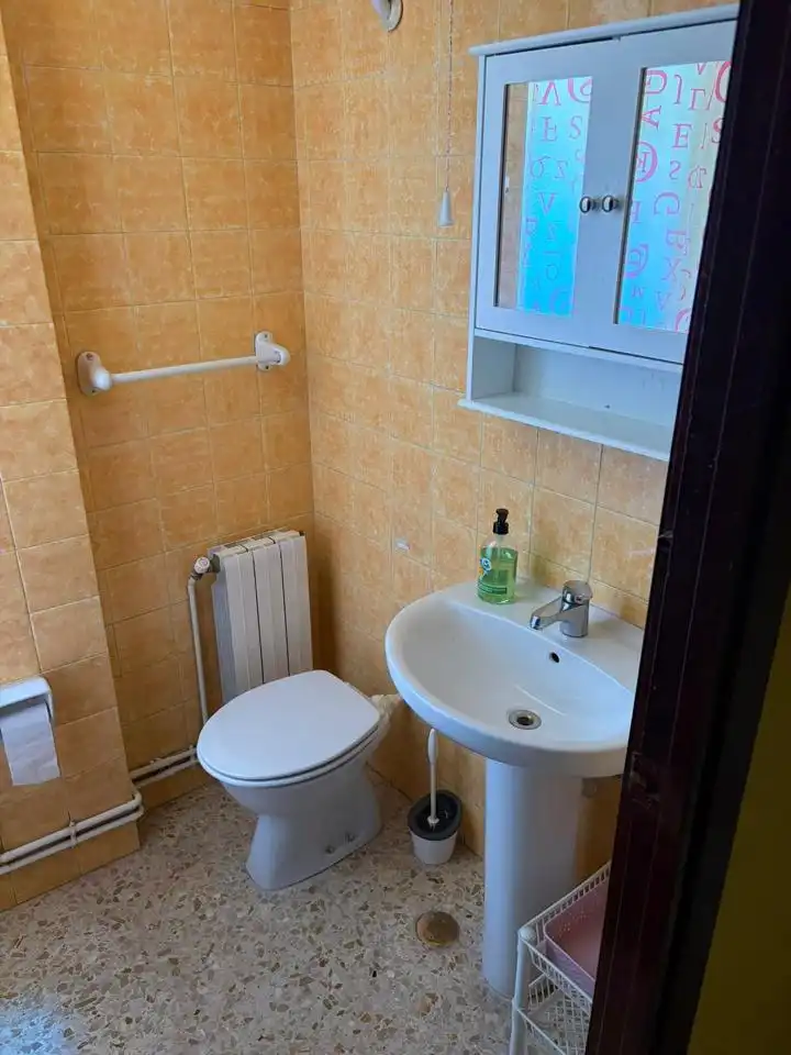 Badezimmer von Wohnung zur Miete in Granada mit Möbliert
