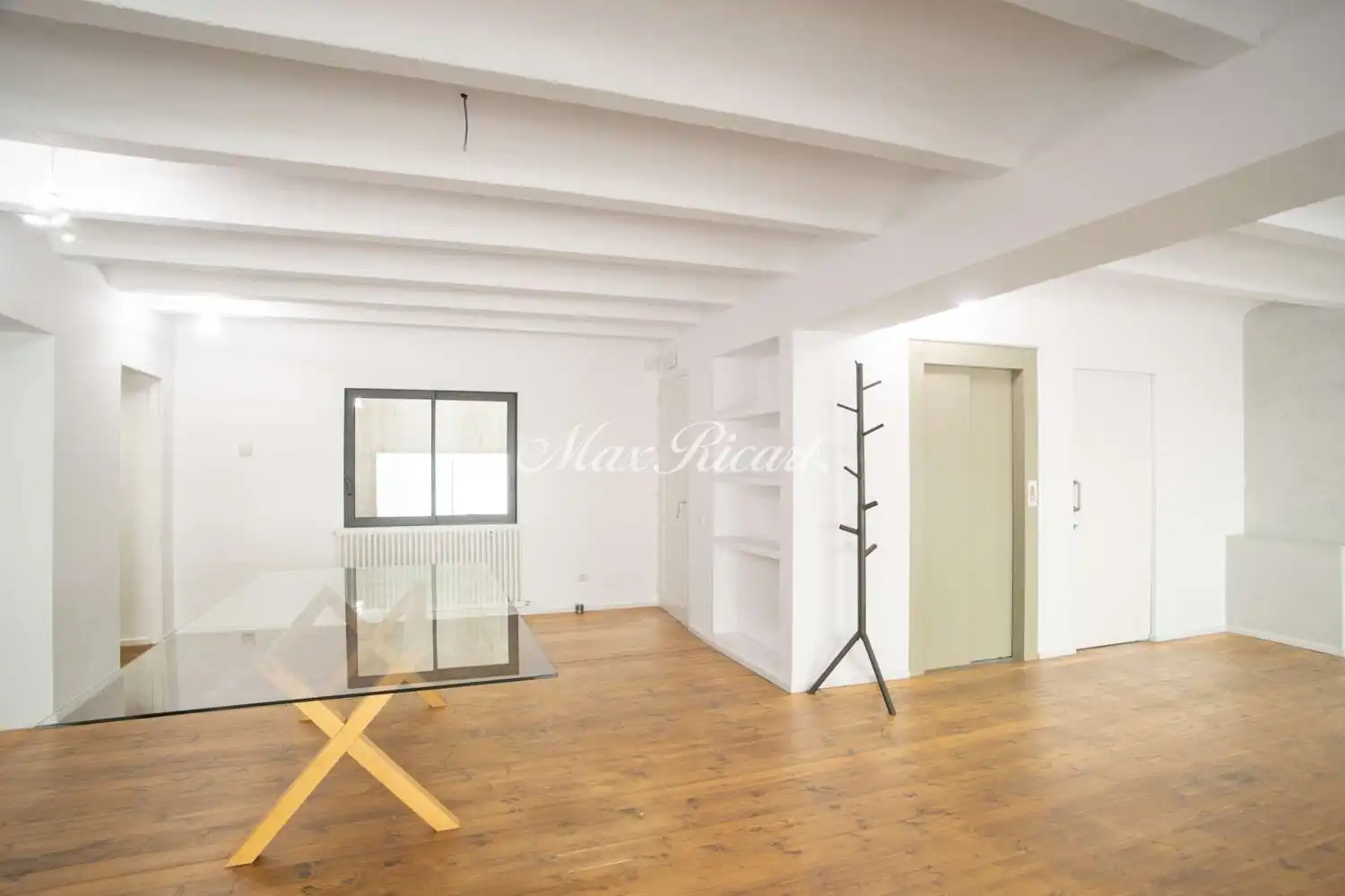 Büro zur Miete in Barcelona mit Klimaanlage, Heizung und Terrasse