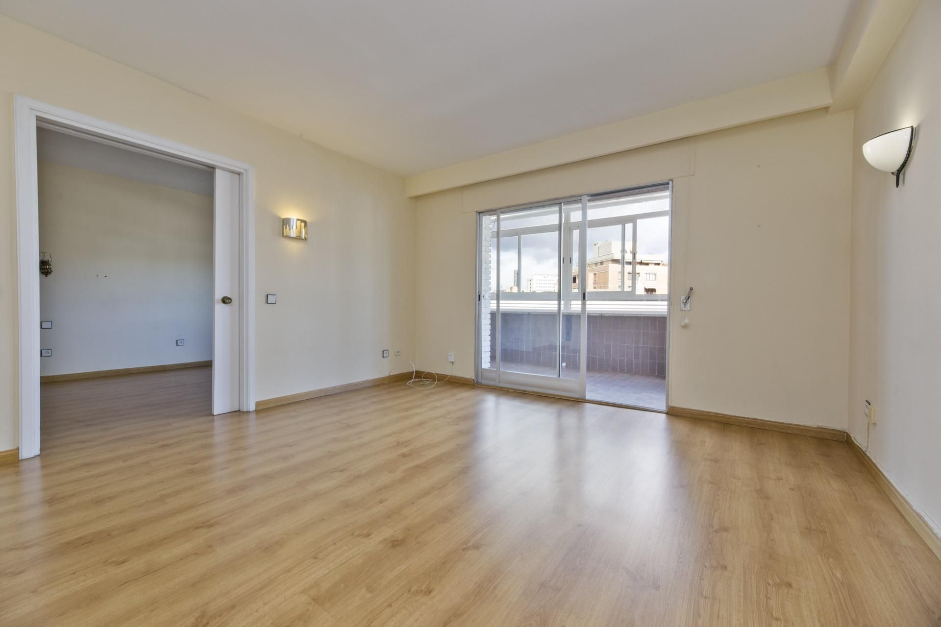 Dormitori de Apartament de lloguer en  Madrid Capital amb Aire condicionat, Calefacció i Jardí privat
