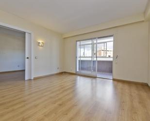 Dormitori de Apartament de lloguer en  Madrid Capital amb Aire condicionat, Calefacció i Jardí privat
