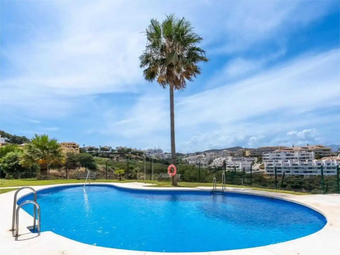 Piscina de Apartament de lloguer en Mijas