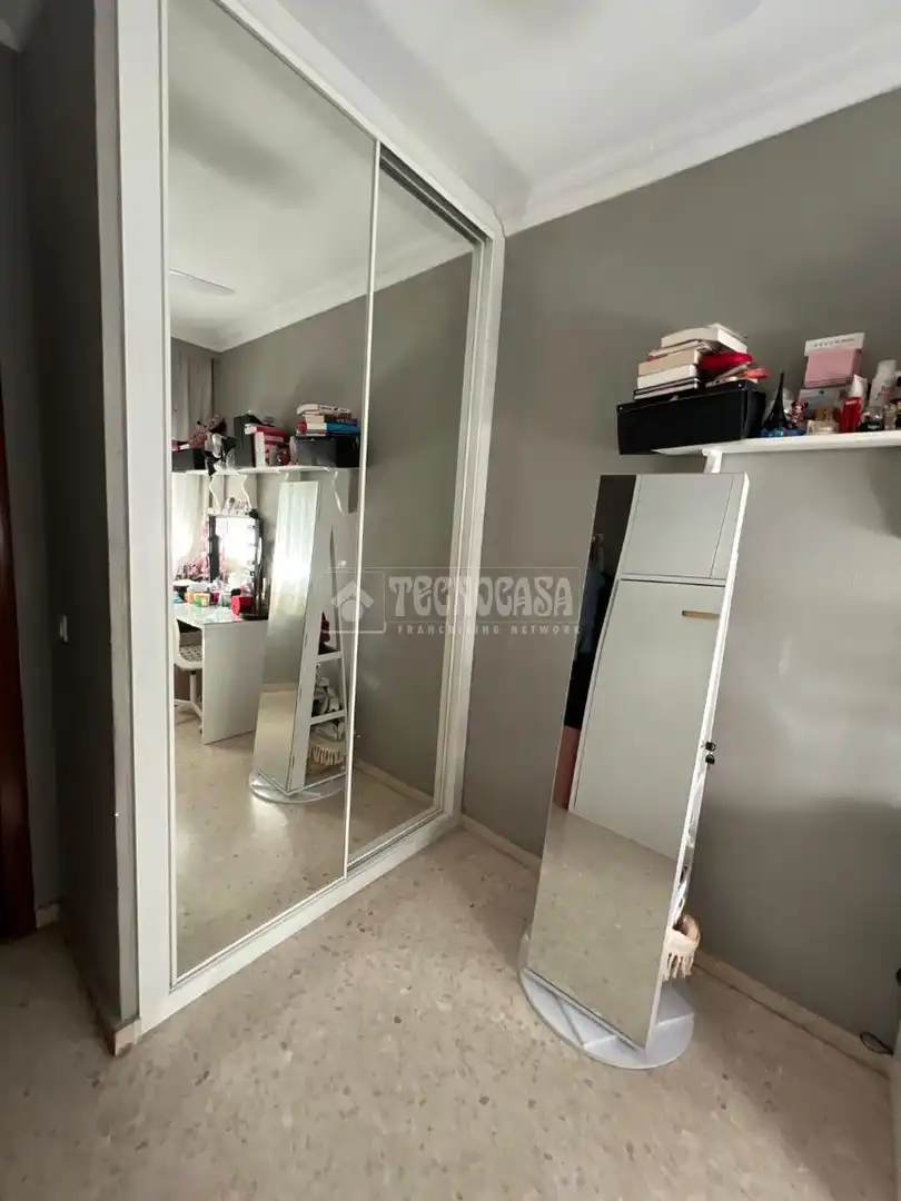 Bedroom of Flat for sale in Sevilla  with Air Conditioner, Heating and Storage room