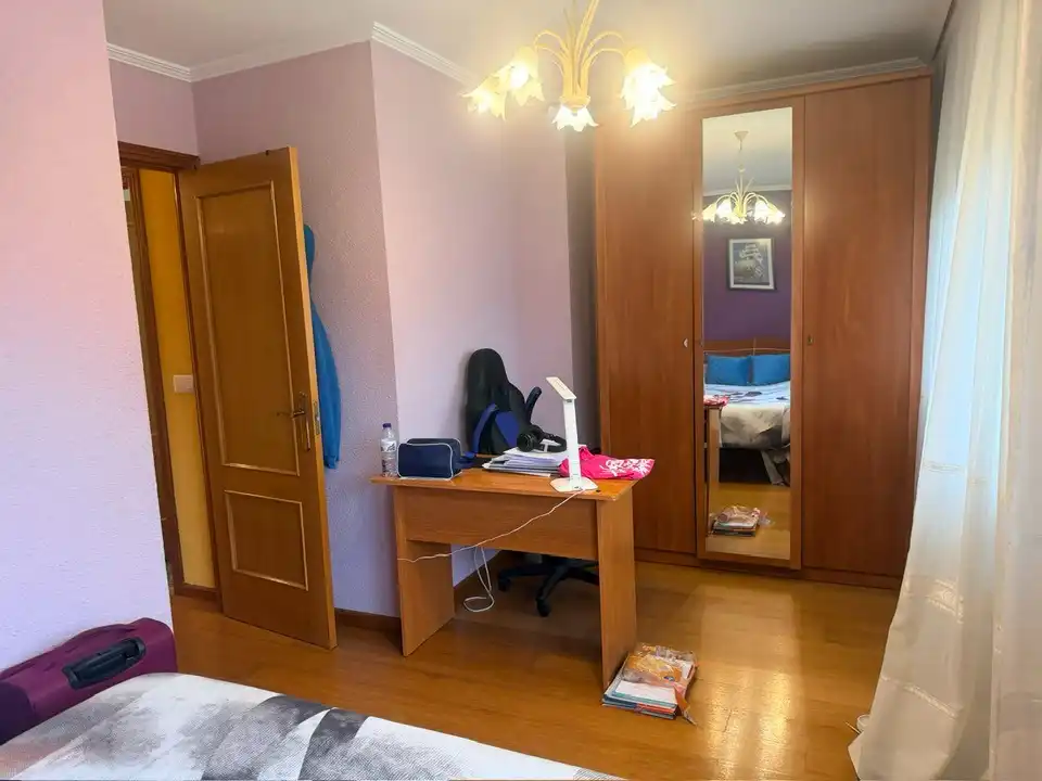 Habitación de Casa adosada en venta en Torrelavega  con Calefacción, Parquet y Terraza