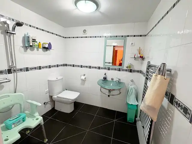 Baño de Casa o chalet en venta en L'Escala con Aire acondicionado, Calefacción y Jardín privado