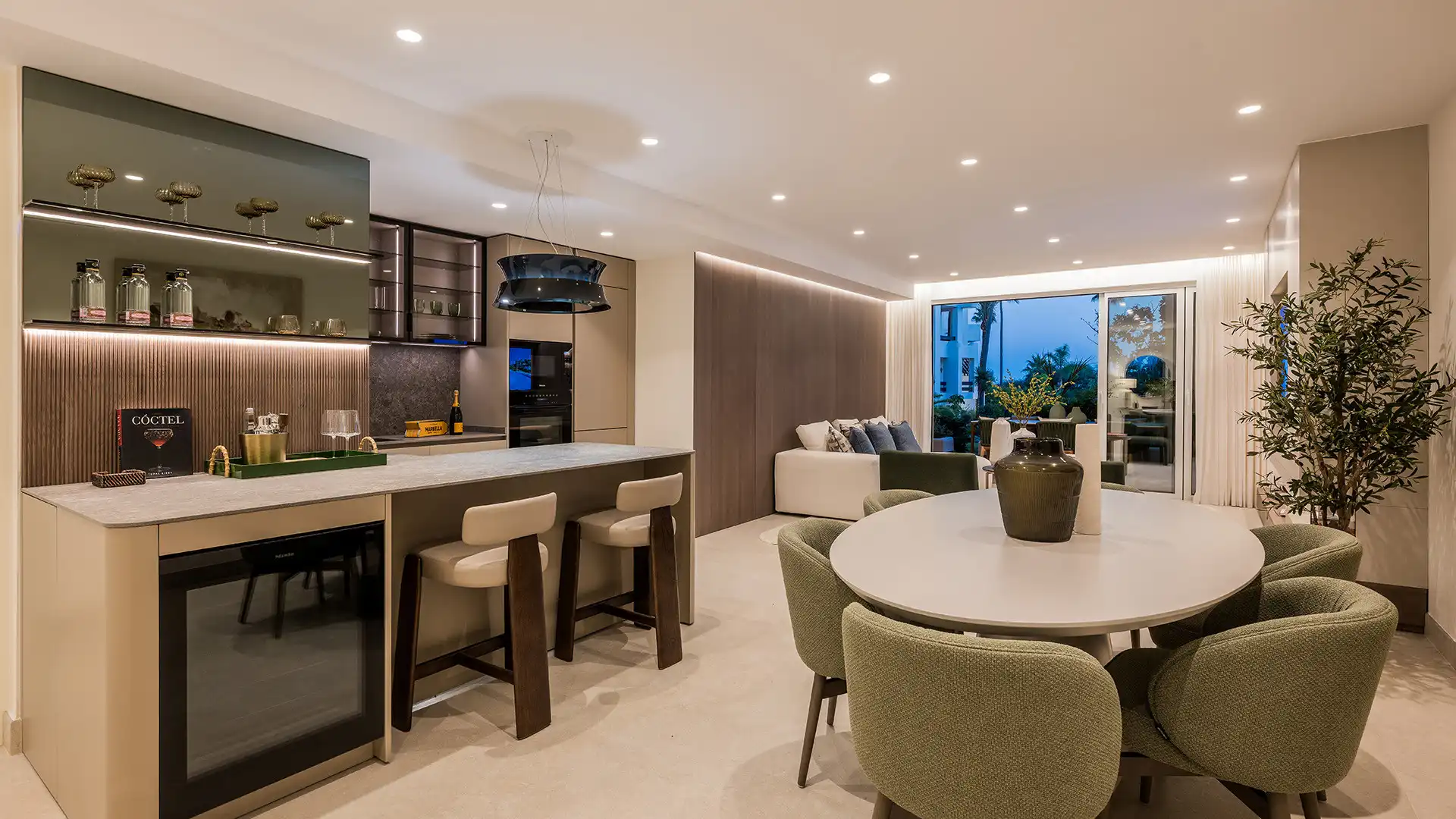 Sala de estar de Planta baja en venta en Estepona con Aire acondicionado, Terraza y Trastero