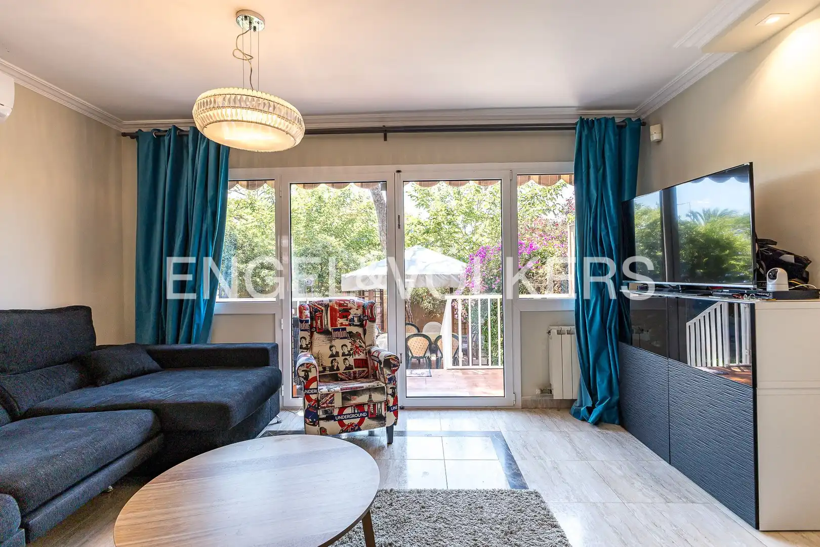 Terrasse von Einfamilien-Reihenhaus zur Miete in Castelldefels mit Klimaanlage, Heizung und Privatgarten