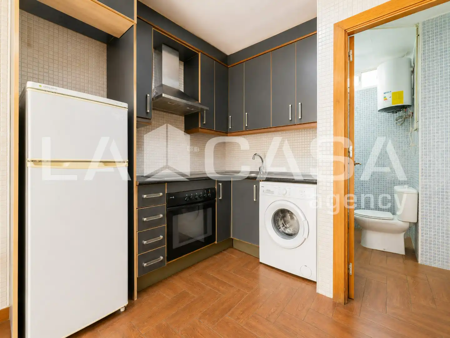 Flat with terrace for sale in Carrer de la Indústria, imagen 3