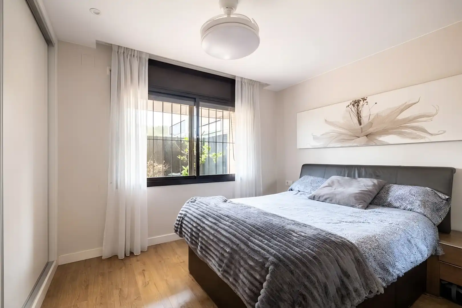 Bedroom of Flat for sale in Sant Cugat del Vallès  with Air Conditioner, Heating and Parquet flooring