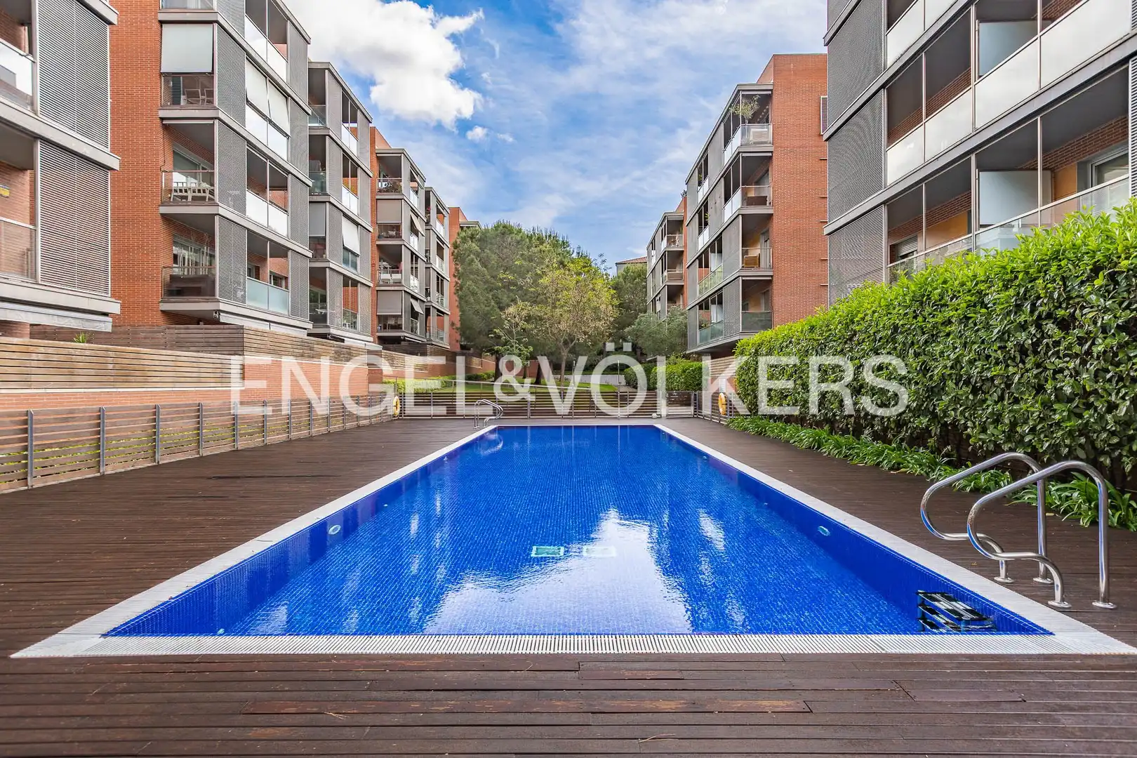 Piscina de Piso en venta en Sant Cugat del Vallès con Aire acondicionado, Calefacción y Jardín privado