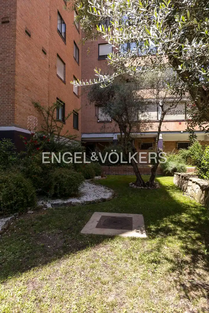 Vista exterior de Pis de lloguer en Madrid amb Aire condicionat, Calefacció i Piscina