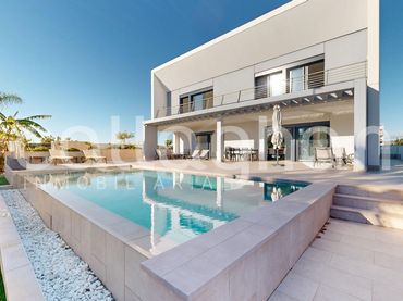 Villa mit Balkon zum Verkauf in Calle de Derroch