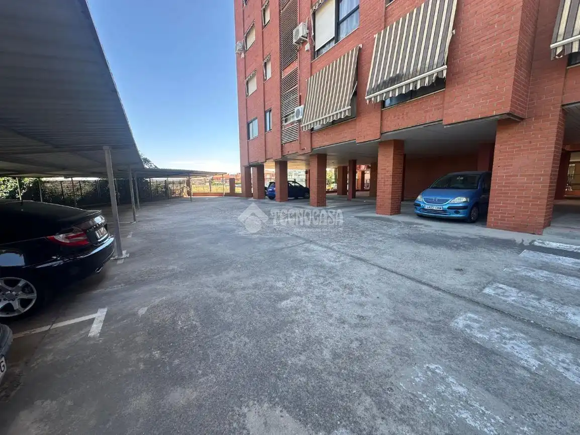 Aparcament de Pis en venda en Azuqueca de Henares amb Aire condicionat, Calefacció i Terrassa