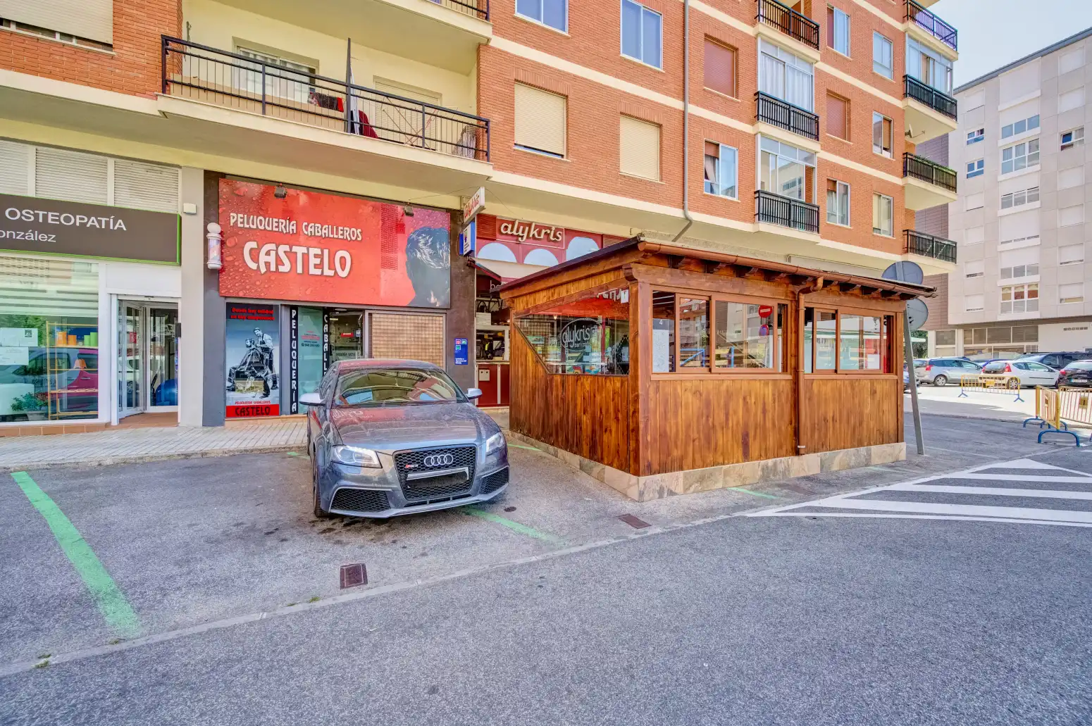 Business premises for sale in PLAZA LOS SAUCES 4